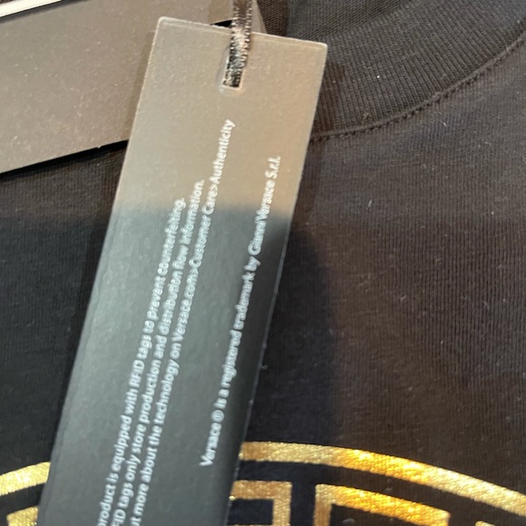 Small Versace t shirt - Picture 4 of 9